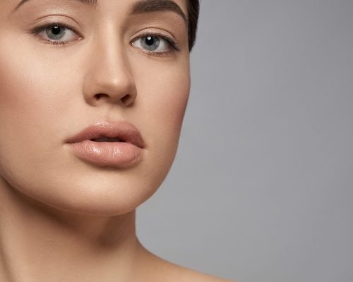 imgi_25_portrait-of-gorgeous-model-on-grey-background-2021-08-30-09-36-50-utc